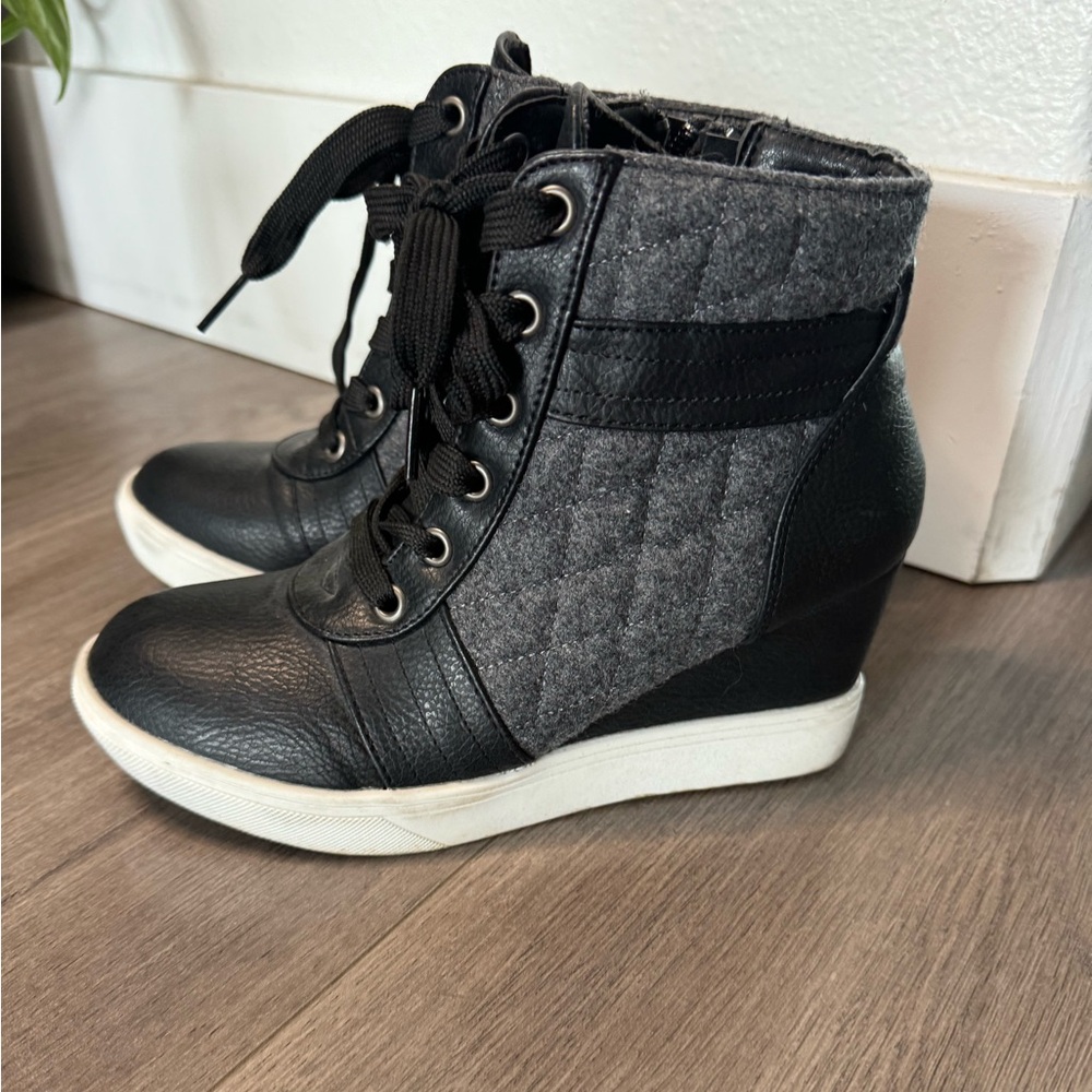 Wedge sneakers